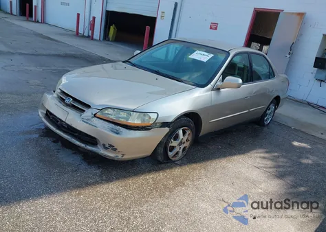 2000 Honda Accord 2.3 Se z USA, uszkodzony, nr VIN 1HGCG5671YA051170